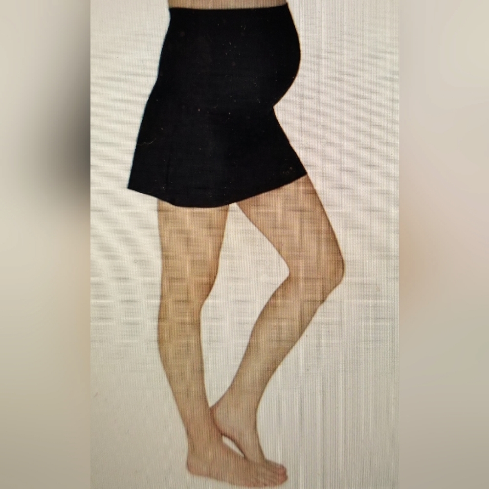 NWT MATERNITY SWIM SKIRT WITH ATTACHED SHORTS. MUST HAVE FOR SUMMER